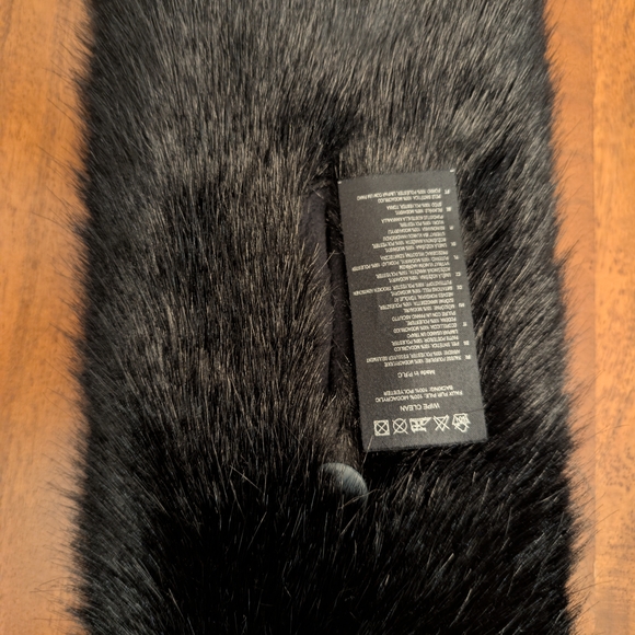 Elegant Black Faux Fur Scarf - Picture 6 of 6